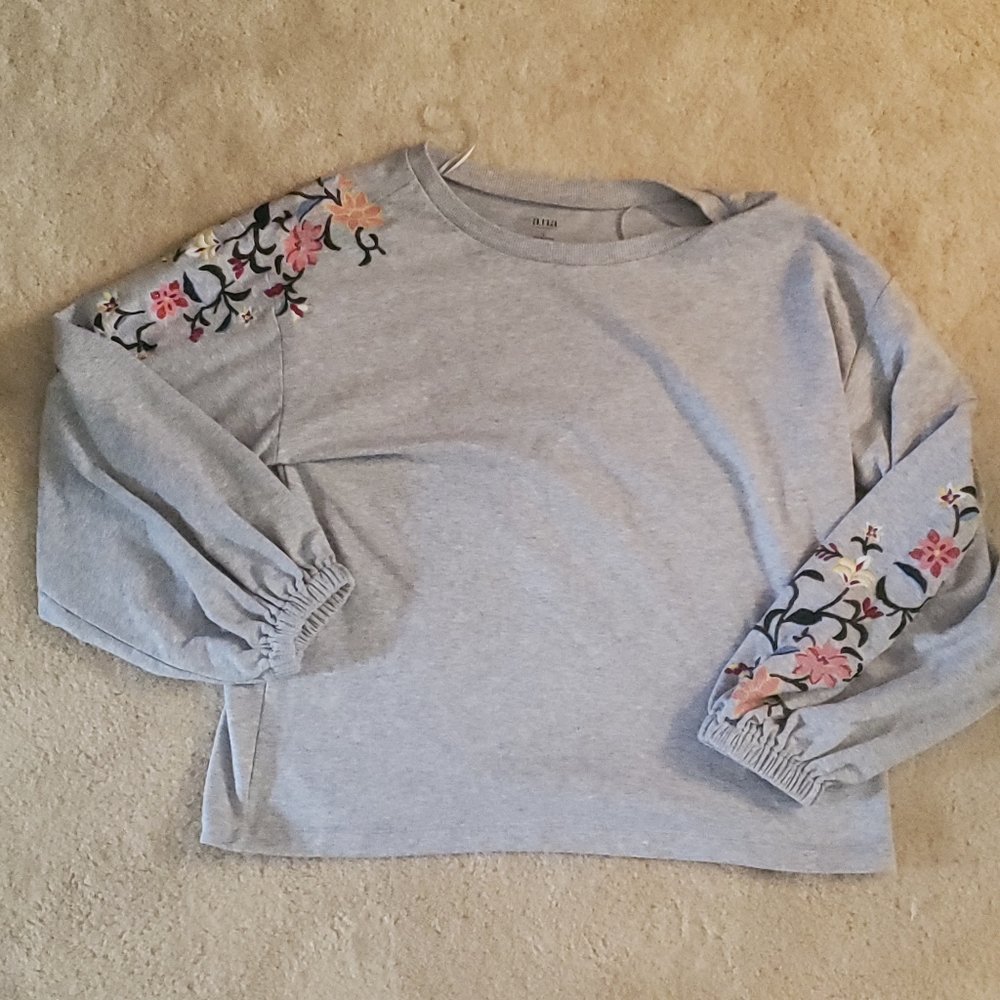 Embriodered sweater